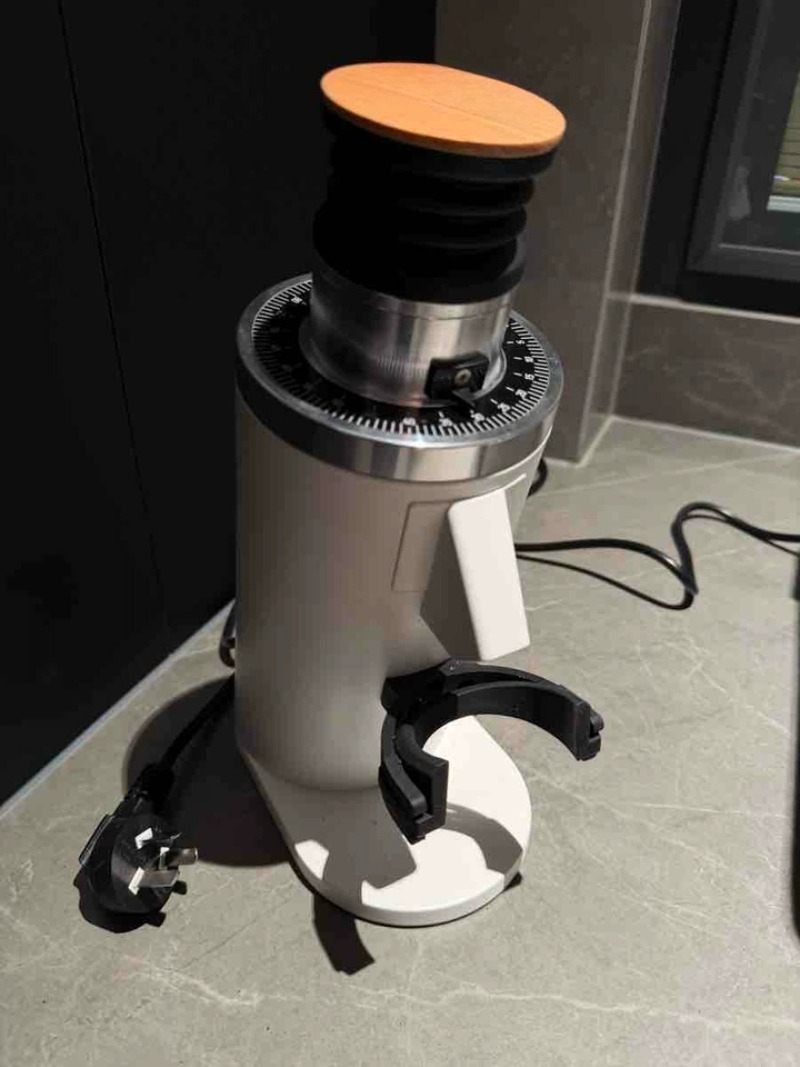 مطحنة قهوة كهربائية احترافية D - مراجعة Coffee Grinder Burr Flat وسعره