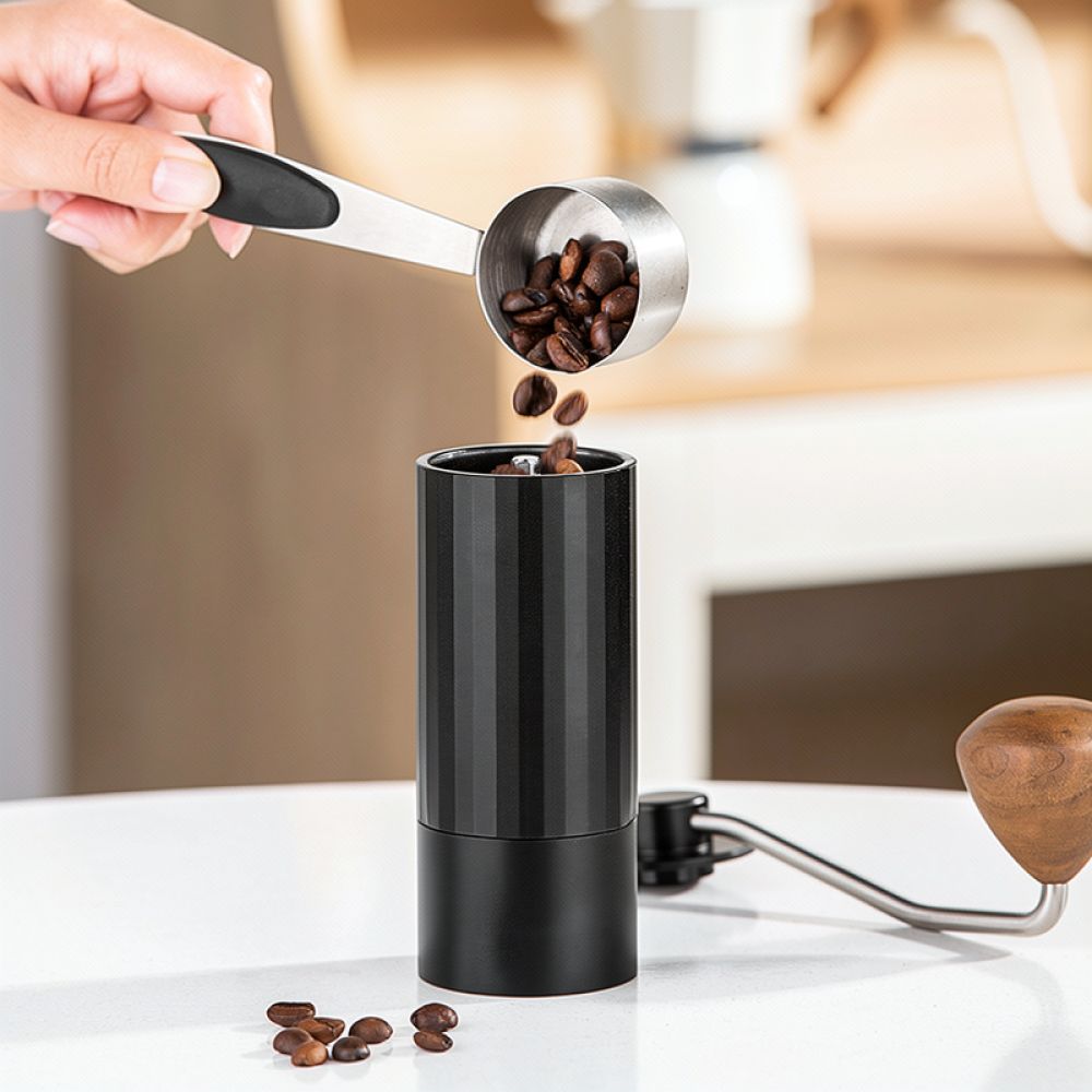مطحنة قهوة يدوية قابلة للتعديل - مراجعة Coffee Equipment Pour Over وسعره